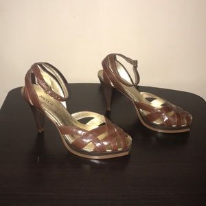 Women’s brown leather size 7 sandals